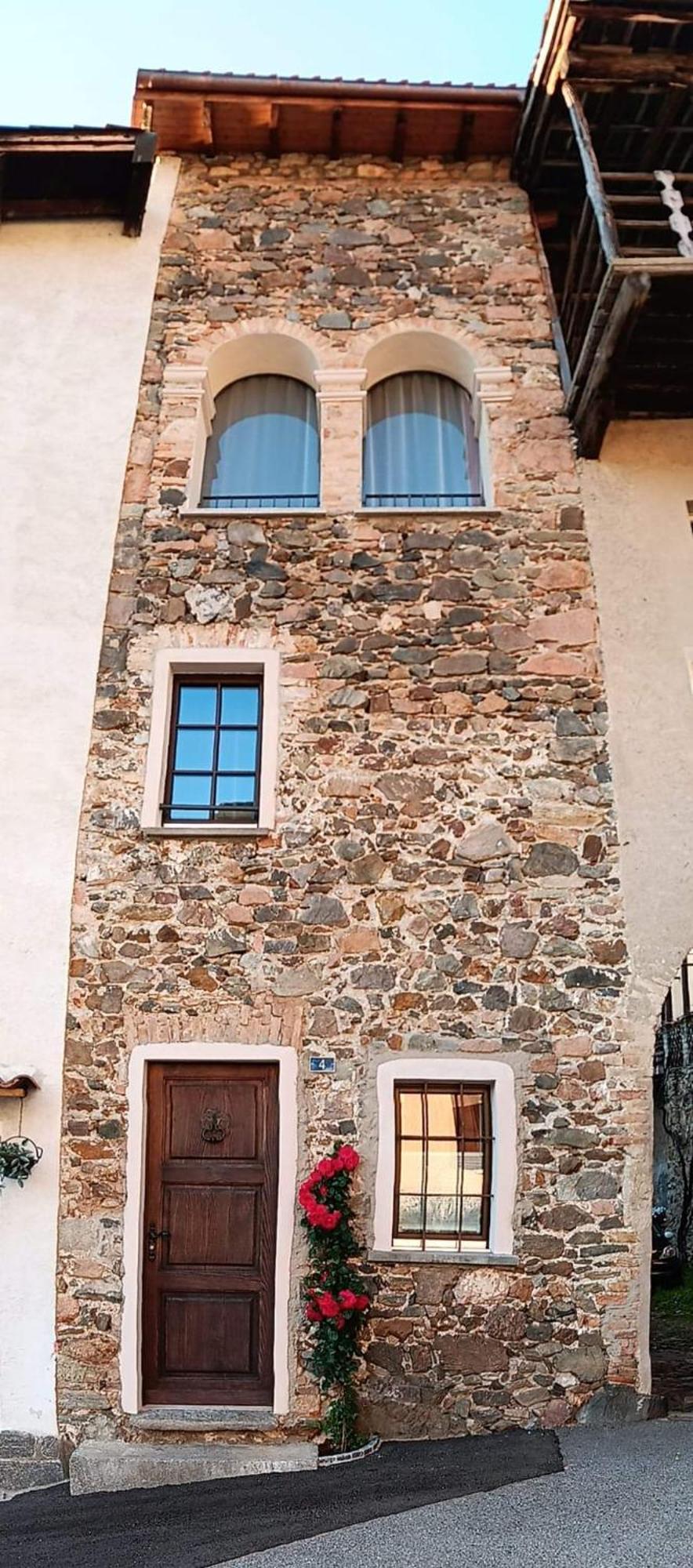 Вилла Antica Torre Del Castello Casa Ceresiana Carabietta Экстерьер фото